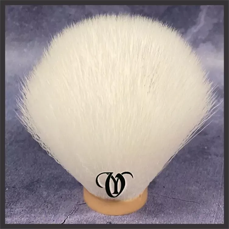 26 mm Synthetic Knot White as Snow