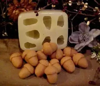 Acorn Embeds 7 Cavity Silicone Mold 791
