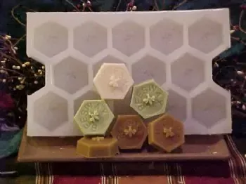 Bee’s Wax Bee Tarts14 Cavity Silicone Mold 6055