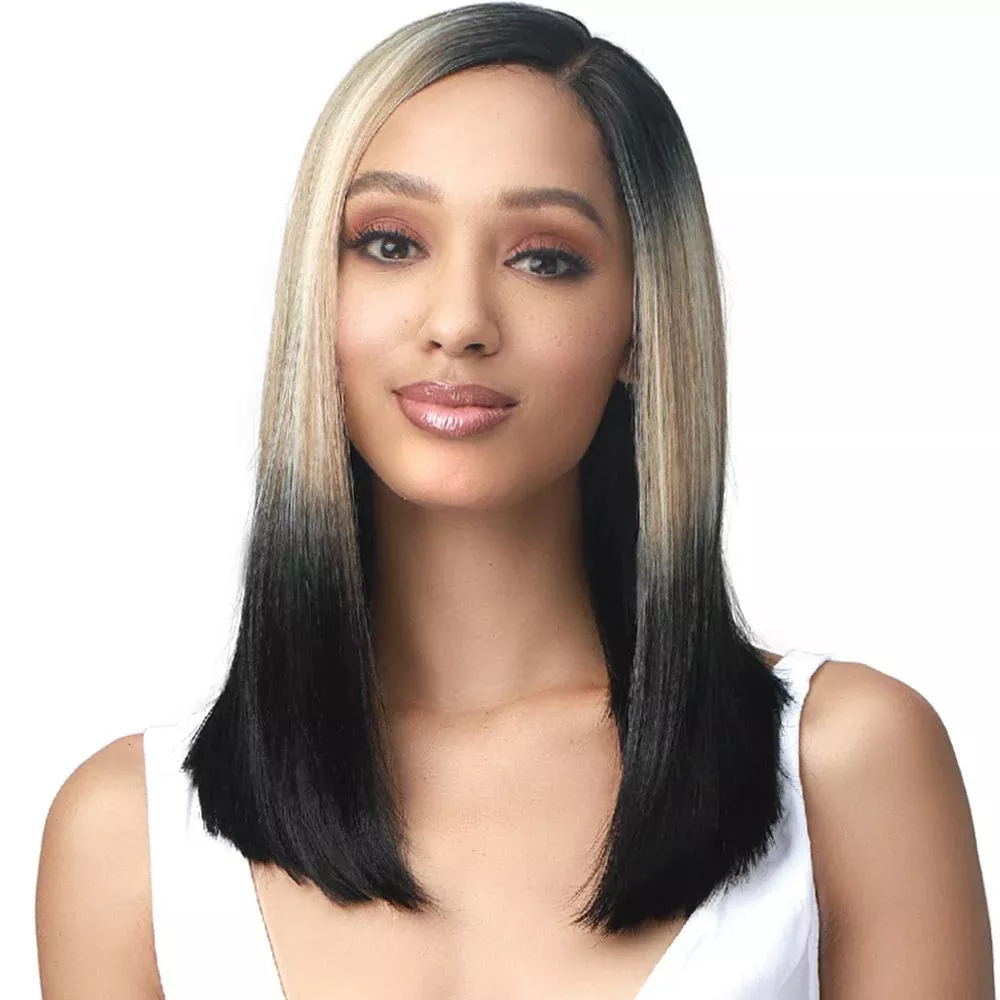 BobbiBoss 3.5″ Deep Part Ear-to-Ear Lace Front Wig – MLF461 Mayah