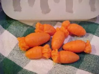 Carrot Mini Mini Embeds 7 Cavity Silicone Mold 5358