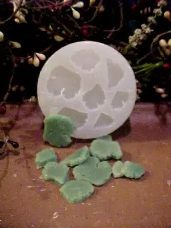 Cilantro Leaf Embeds 7 Cavity Silicone Mold 2554