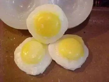 Fried Eggs Embeds 9 Cavity Silicone Mold 2209