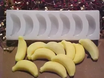 Mini Whole Banana Embeds 7 Cavity Silicone Mold 626