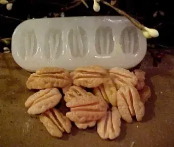 Pecan Large 5 Cavity Silicone Mold 839