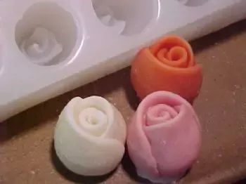Rose Bud .8 Tarts 4 Cavity Silicone Mold 475