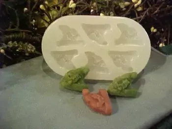 Santa Hat Embeds 6 Cavity Silicone Mold 5228