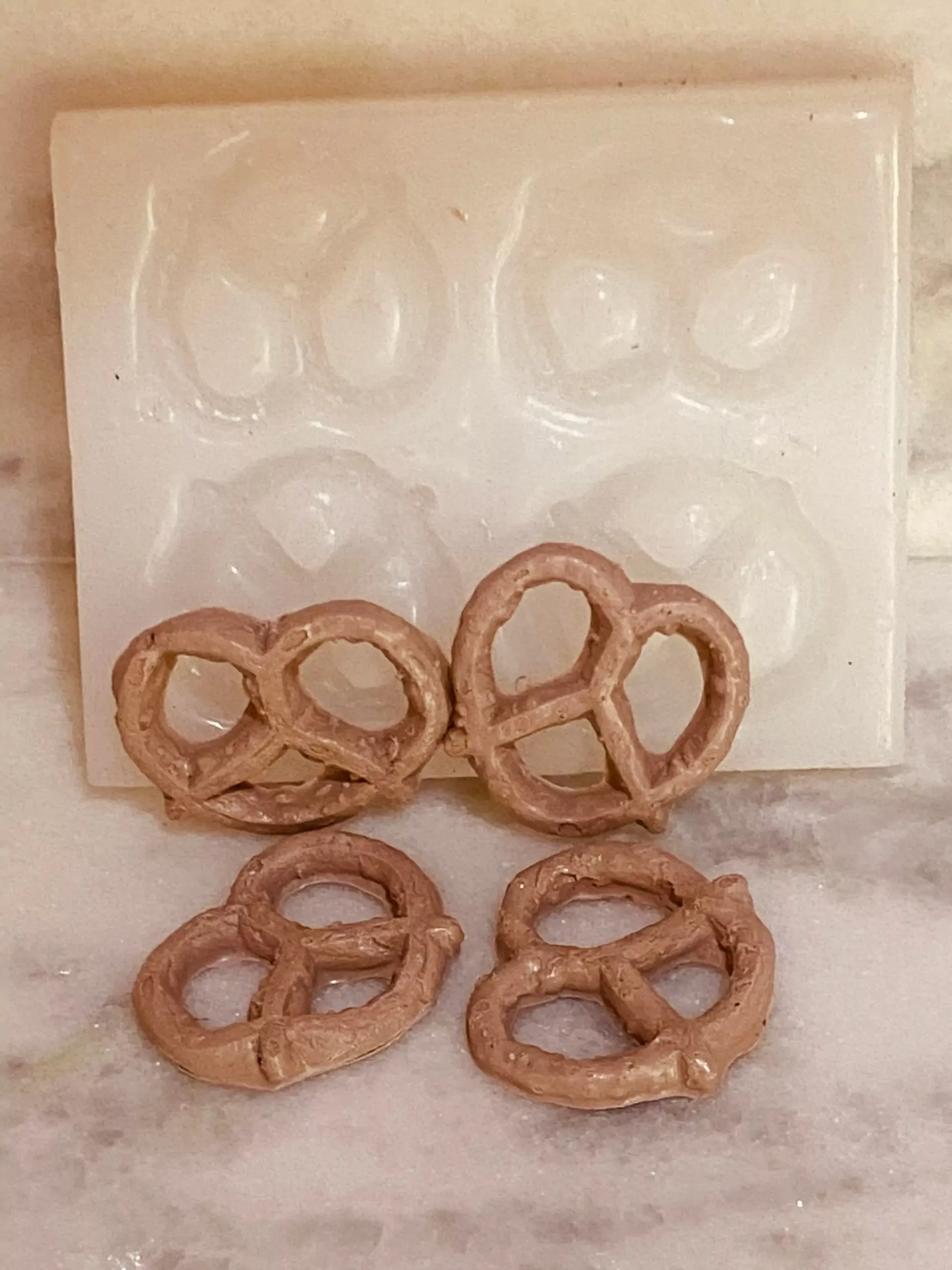 Small Pretzel Embed 4 Cavity Silicone Mold 412
