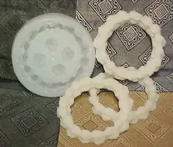 Whipped Cream Edge Crust 3 Inch Silicone Mold 990
