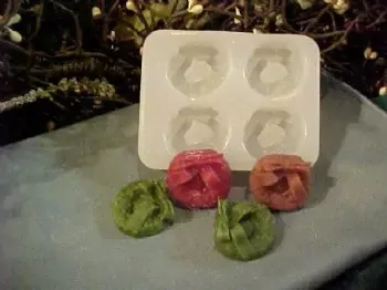 Wreath Embeds 4 Cavity Silicone Mold 5199